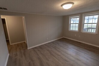 400-402-402 Meadow Ln in Hallsville, MO - Building Photo - Building Photo