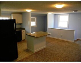 119 Great Rd-Unit -B in Bedford, MA - Foto de edificio - Building Photo