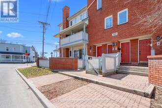 320-320 Cyr Ave in Ottawa, ON - Building Photo - Building Photo