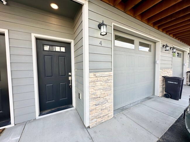 2600 Racquet Ln in Yakima, WA - Building Photo - Building Photo