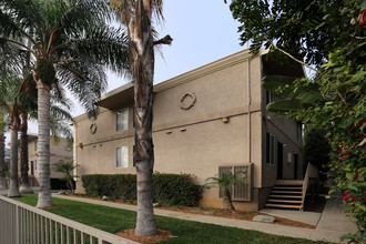 Esplanade Apartments in Orange, CA - Building Photo - Building Photo