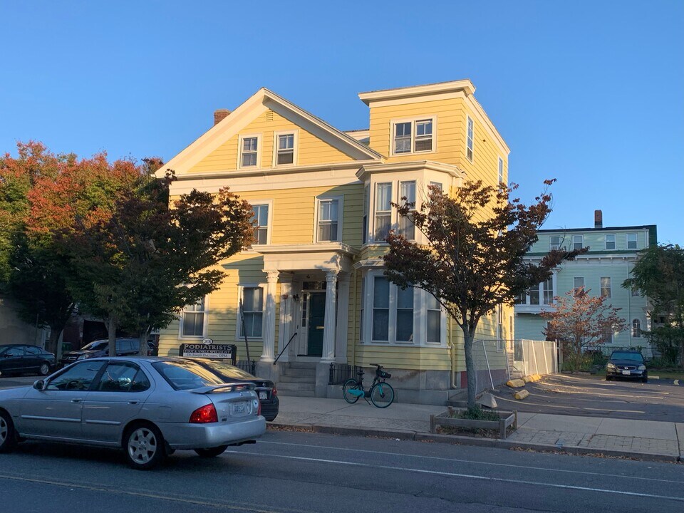 201 Broadway in Providence, RI - Building Photo