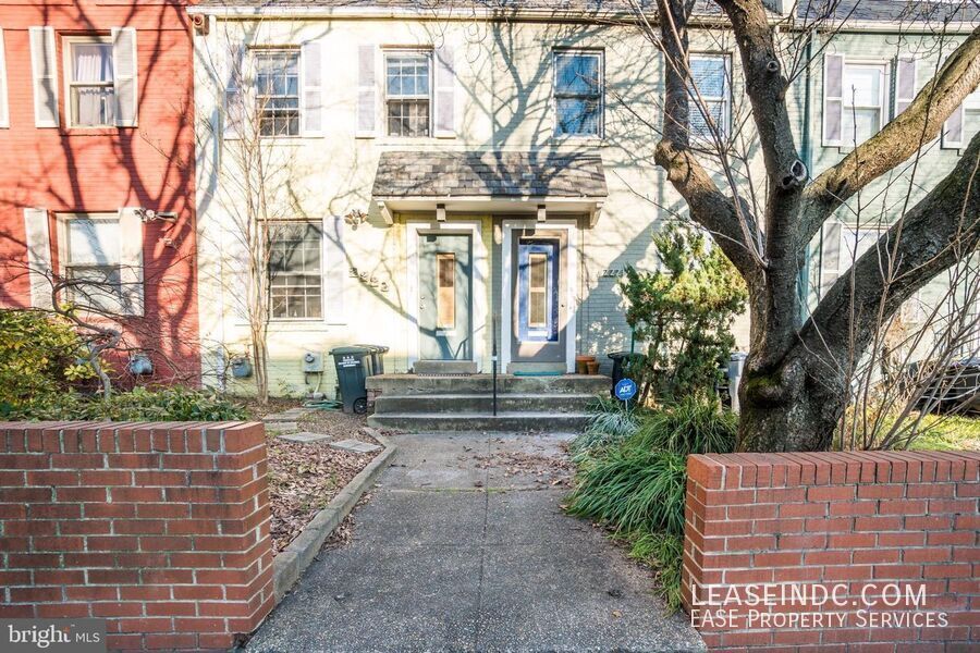 2221 Ontario Rd NW in Washington, DC - Building Photo