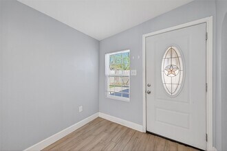 7454 Navidad Rd in Houston, TX - Foto de edificio - Building Photo