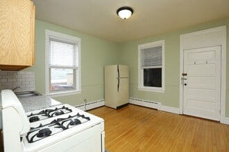5141 W Roscoe St, Unit 1R in Chicago, IL - Building Photo - Building Photo
