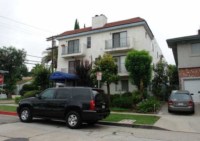 4267 Beverly Glen Blvd in Sherman Oaks, CA - Building Photo - Building Photo