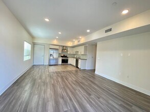4464 Vista Del Monte Ave in Los Angeles, CA - Building Photo - Building Photo