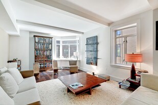 170 E 77th St in New York, NY - Building Photo