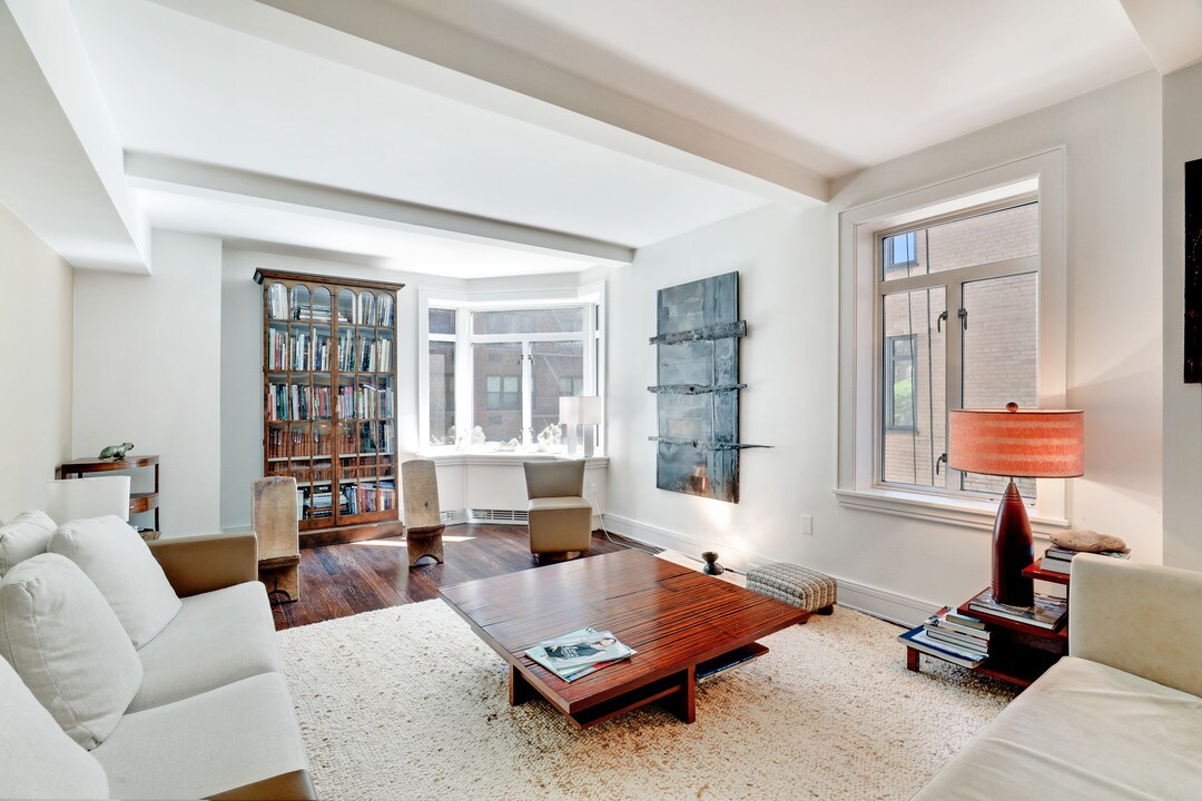 170 E 77th St in New York, NY - Building Photo