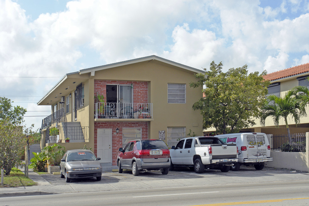 6510 W Flagler St in Miami, FL - Foto de edificio