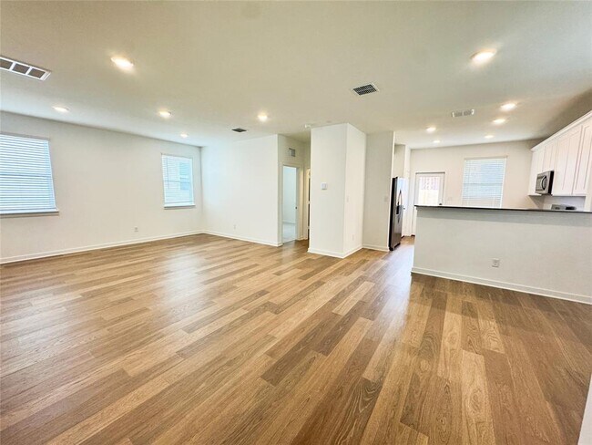 130 Golden Bell Wy in Buda, TX - Building Photo - Building Photo