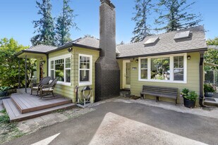 3041 SW Flower Ter, Unit DownstairsPrivateApt. in Portland, OR - Building Photo