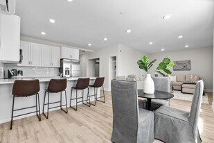 120 Broad St in New London, CT - Building Photo