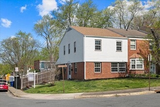 239 Nottoway St SE in Leesburg, VA - Building Photo - Building Photo