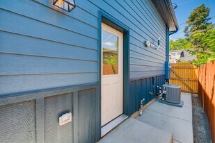 2629 1/2 N Vine St in Denver, CO - Building Photo