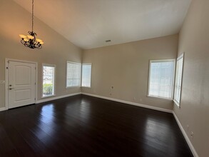 430 Carnation Pl in Oxnard, CA - Building Photo - Building Photo