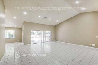 8017 NW 83rd St in Tamarac, FL - Foto de edificio - Building Photo