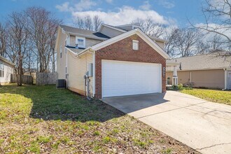 1036 Lexington Farms Dr in Spring Hill, TN - Building Photo - Building Photo