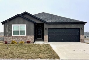 800 Hoffman Hills Blvd in Willard, MO - Building Photo