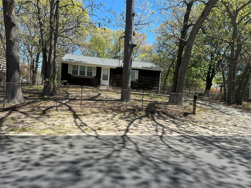 67 Judith Dr in Coram, NY - Building Photo