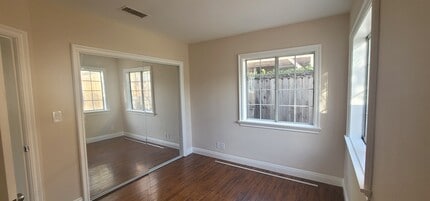 19538 Leadwell St in Los Angeles, CA - Foto de edificio - Building Photo