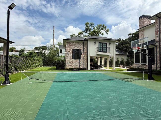 2506 Blue Bonnet Blvd