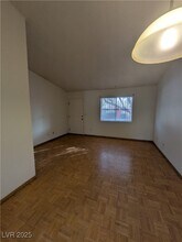 4252 Rollingstone Dr in Las Vegas, NV - Building Photo - Building Photo