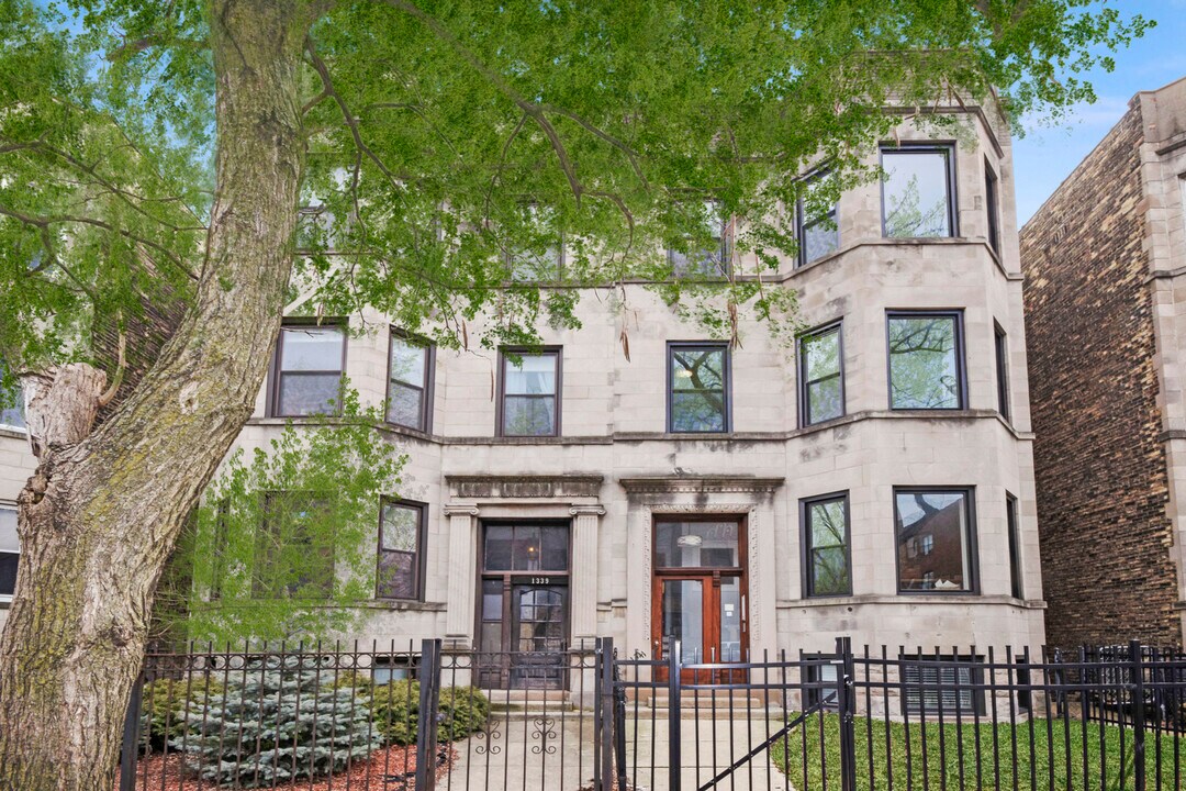 1341 W Foster Ave in Chicago, IL - Building Photo