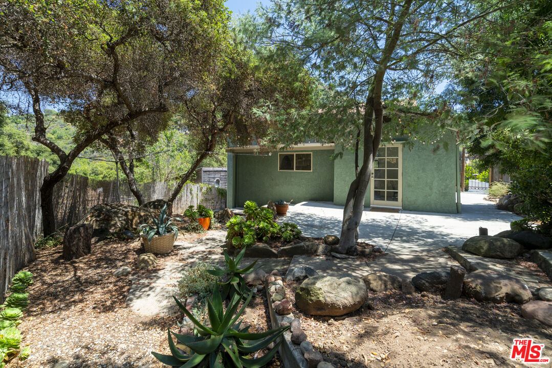 543 Fernwood Pacific Dr in Topanga, CA - Building Photo