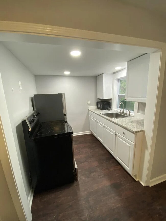 606 Lester Rd, Unit A in Knoxville, TN - Foto de edificio - Building Photo