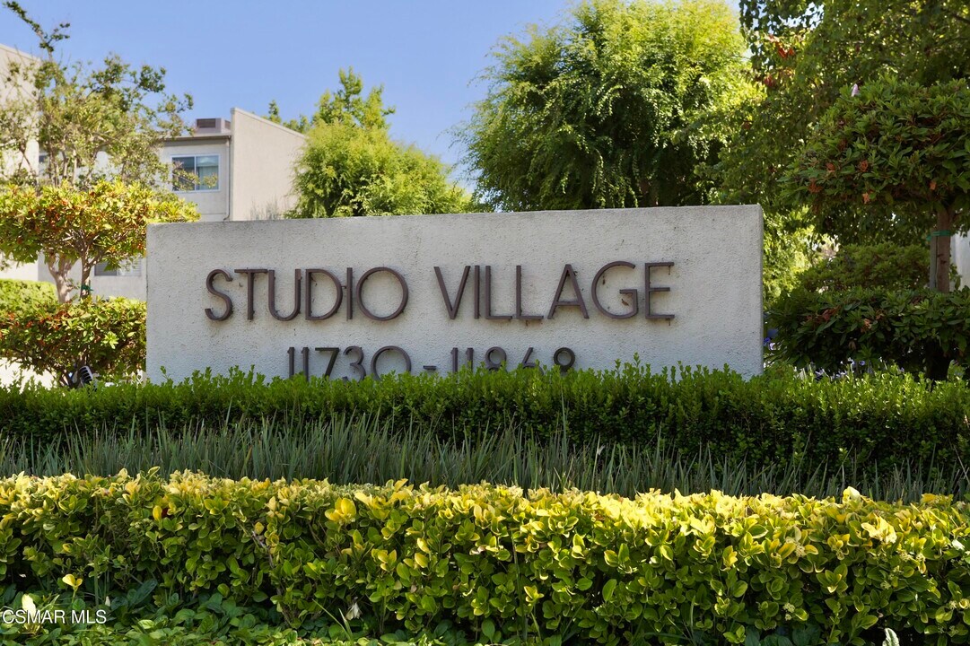 11738 Moorpark St in Los Angeles, CA - Building Photo