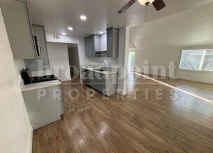 522 Charlotte Dr in San Marcos, CA - Building Photo - Building Photo