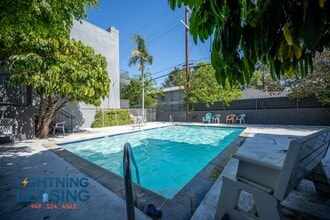 14201 Victory Blvd in Los Angeles, CA - Building Photo - Building Photo