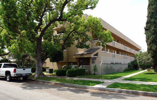 1039 Spazier Ave in Burbank, CA - Building Photo - Building Photo