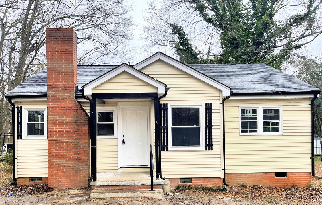 305 Hillcrest Ave in Gastonia, NC - Building Photo