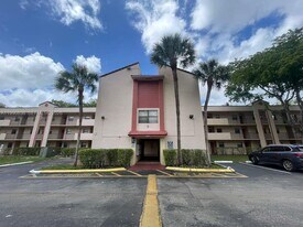 3410 Foxcroft Rd in Miramar, FL - Building Photo