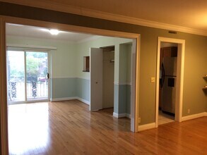 2270 Madison Rd, Unit 1B in Cincinnati, OH - Building Photo - Building Photo