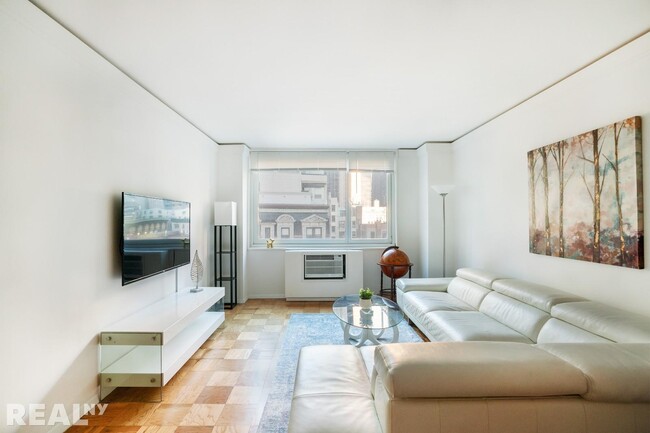 property at 271 W 47th St
