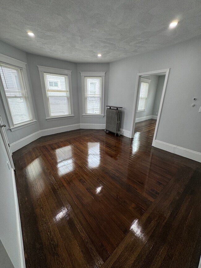 14 Hamilton Rd, Unit 1a in Somerville, MA - Foto de edificio - Building Photo