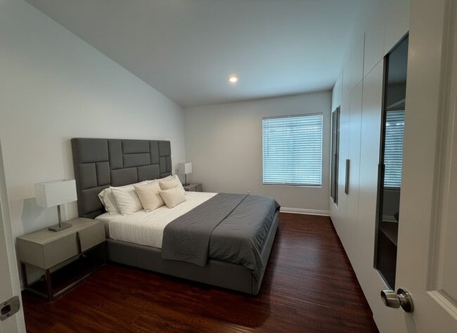 23711 Candlewood Way in Los Angeles, CA - Building Photo - Building Photo