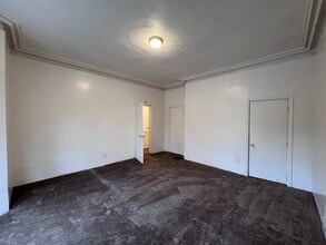 207 E 10th Ave, Unit A in Homestead, PA - Foto de edificio - Building Photo