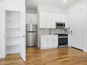 858 West Side Ave in Jersey City, NJ - Building Photo - Building Photo