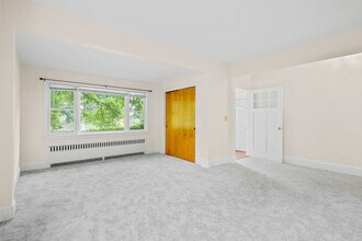 715 Old Post Rd in Mamaroneck, NY - Building Photo - Building Photo