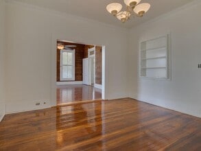 316 S Avenue C Ave in Elgin, TX - Building Photo - Building Photo