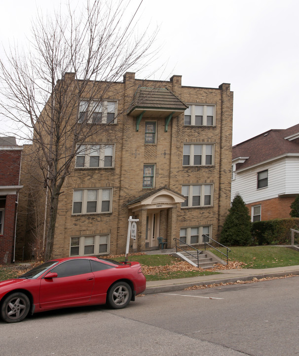 1697 Potomac Ave in Pittsburgh, PA - Building Photo