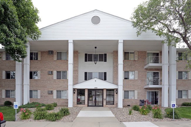 VICTORIA ESTATES in Sioux Falls, SD - Foto de edificio - Building Photo