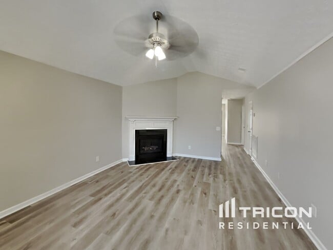 696 Magnolia Blvd in White House, TN - Building Photo - Building Photo