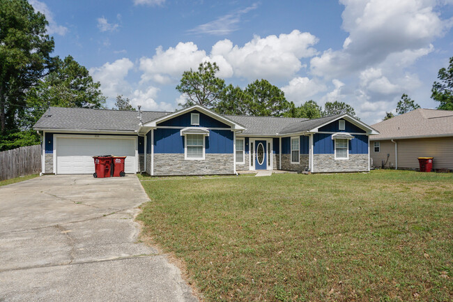 233 Grand Prix Dr in Crestview, FL - Building Photo - Building Photo