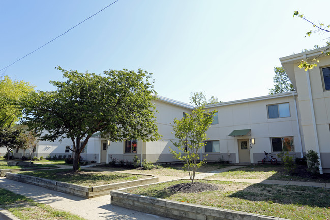 Lynhaven Apartments in Alexandria, VA - Building Photo - Building Photo