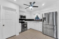 4005 Johnson St in Hollywood, FL - Building Photo - Building Photo